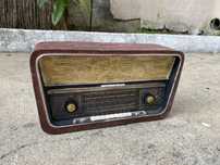 Mealheiro em forma de rádio antigo