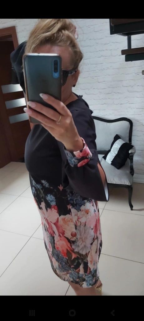 Śliczna kobieca sukienka