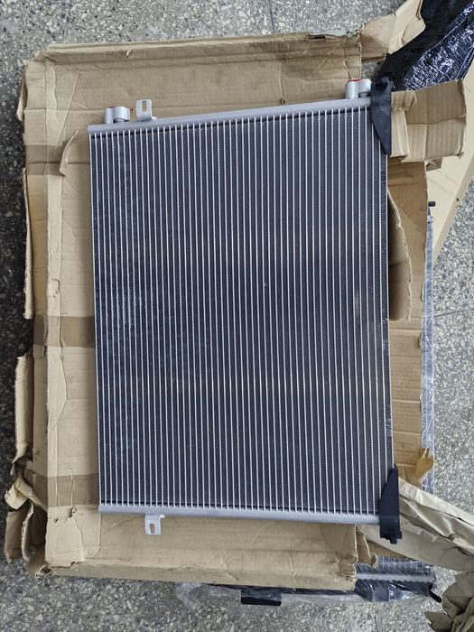 Chłodnica  skraplacz klimatyzacji oryg.  Nissan Primastar X83 Vivaro A