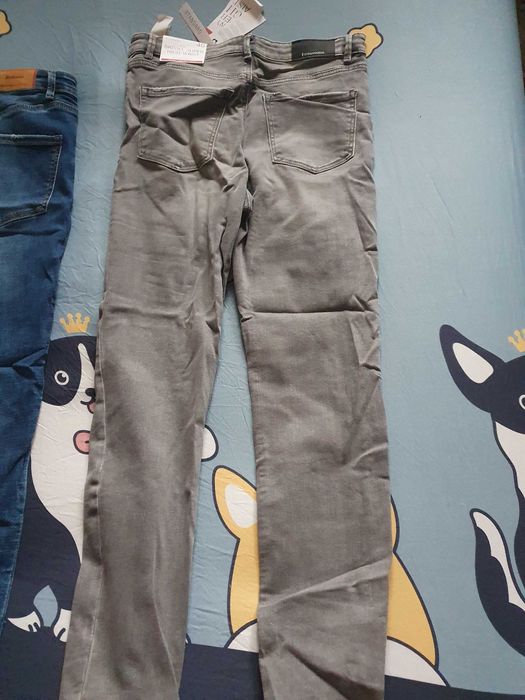 Spodnie markowe stradivarius  rozmiar 40