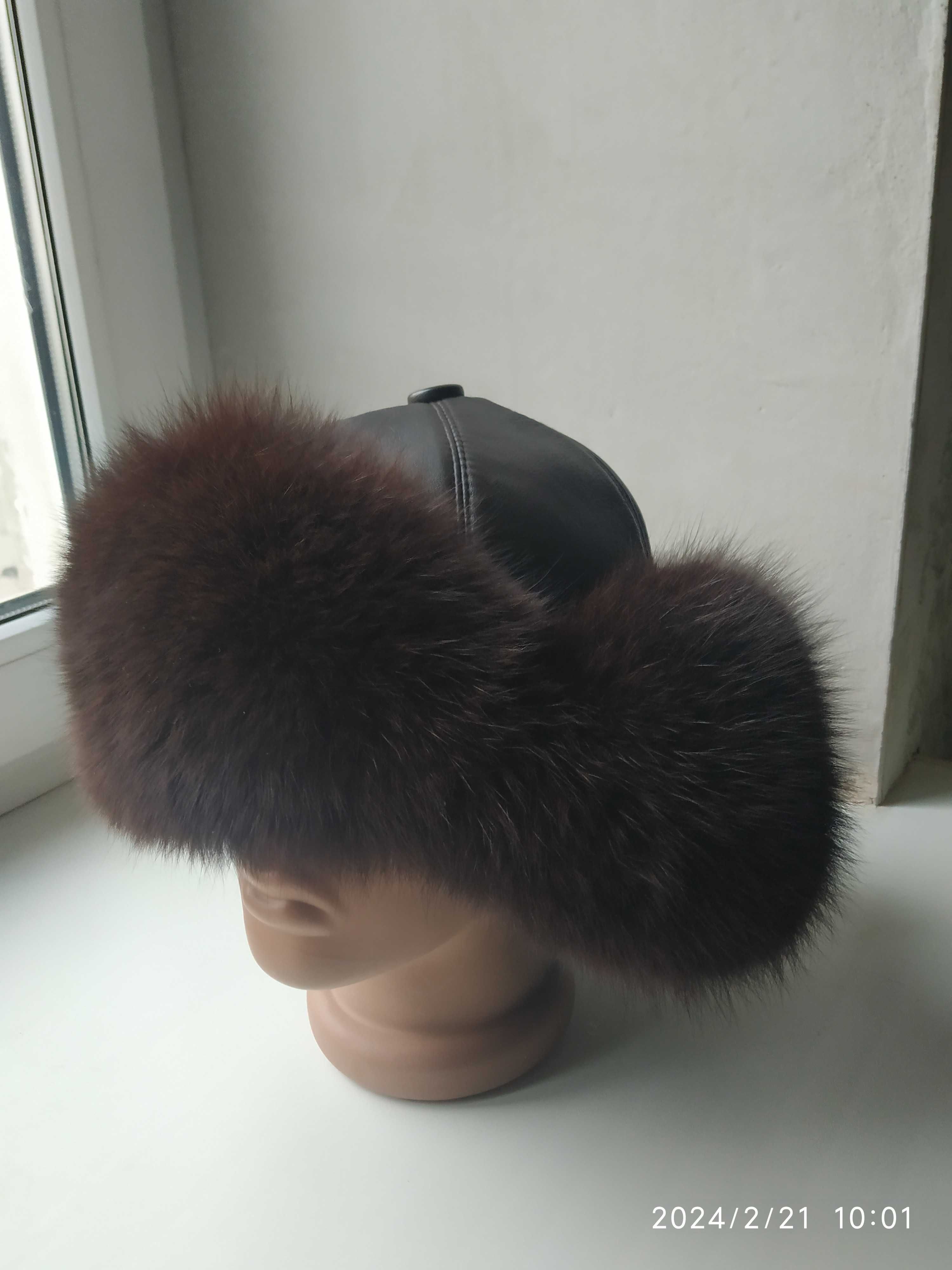 Женская зимняя шапка из натурального меха и кожи