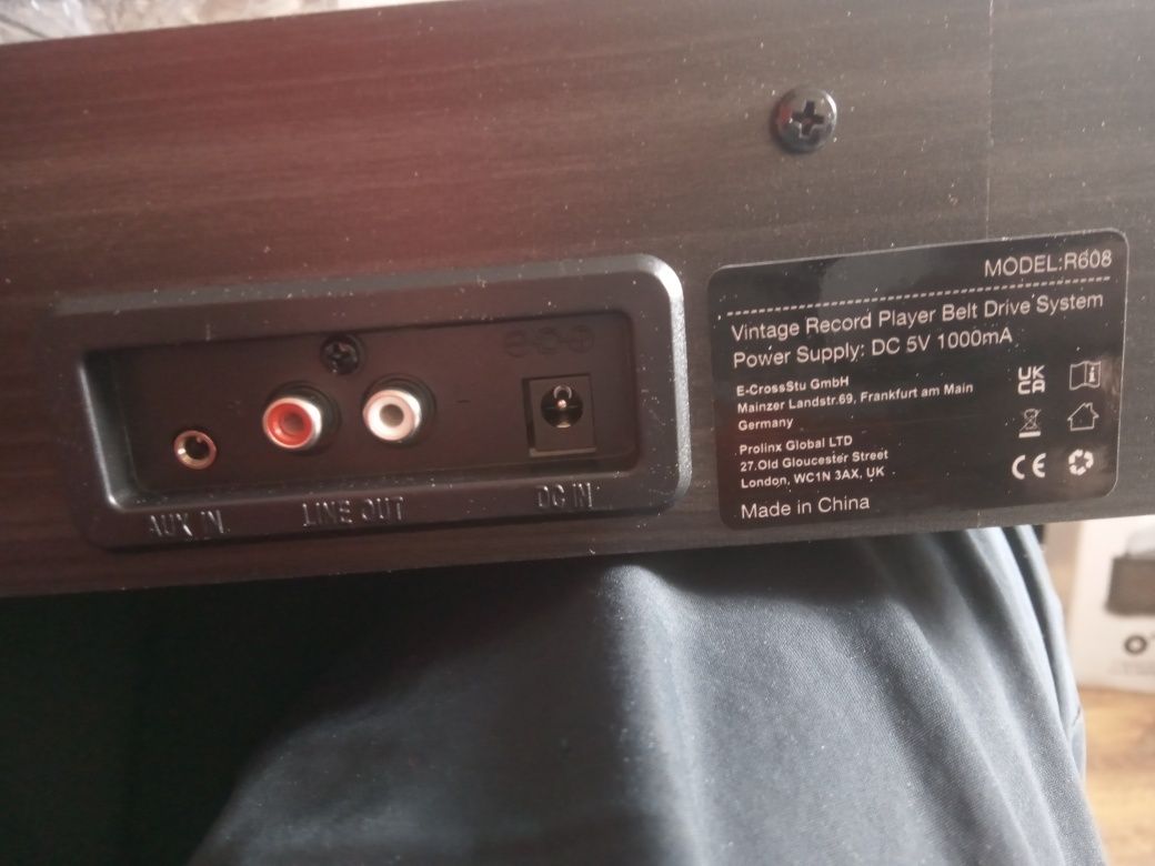 Gramofon-z Bluetooth nowy.