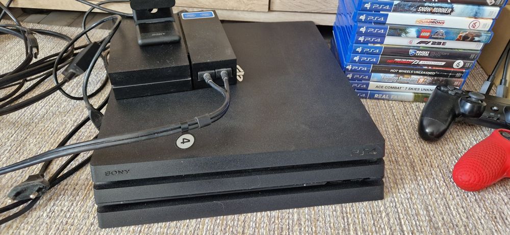 PlayStation 4 + okulary vr + zestaw gier