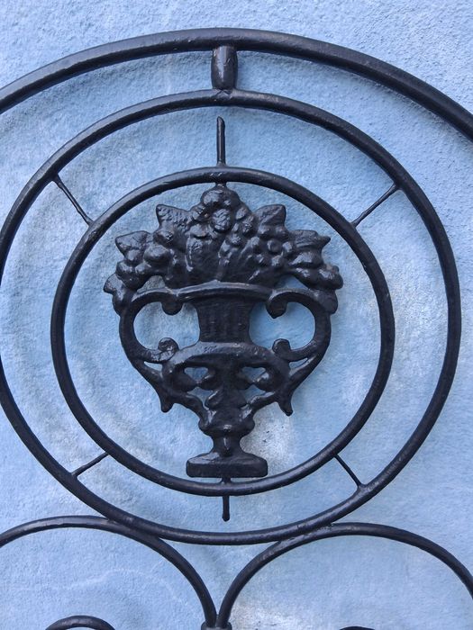 Cabeceira cama antiga de casal 120 L X 124 A em ferro