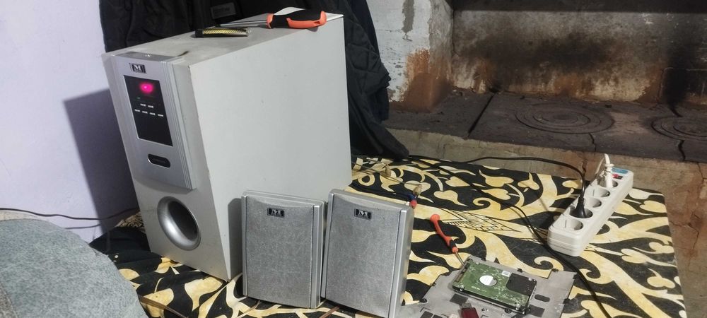 Продам сабуфер та 4 колонки