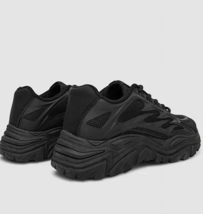 Кросівки жіночі НОВІ, розмір 38(24см)