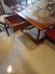 Mesa em madeira maciça