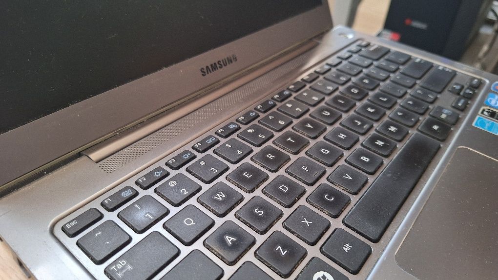 Notebook Laptop Samsung 530U Intel i3