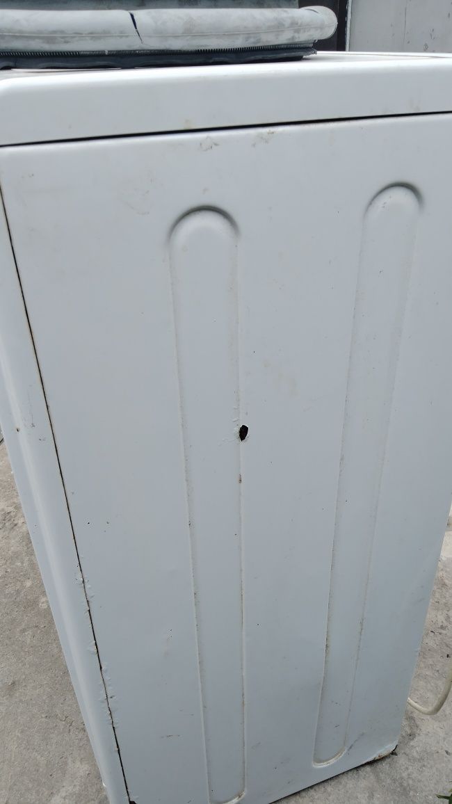 Продам пральну машину Indesit IWSB-5105