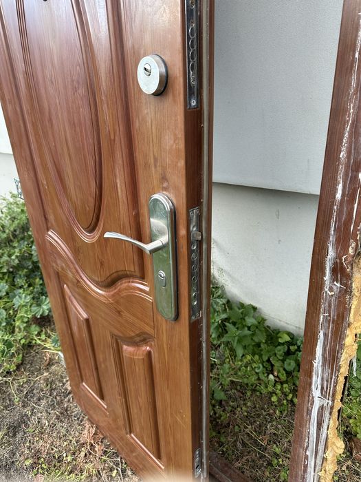 Drzwi zewnętrzne metalowe