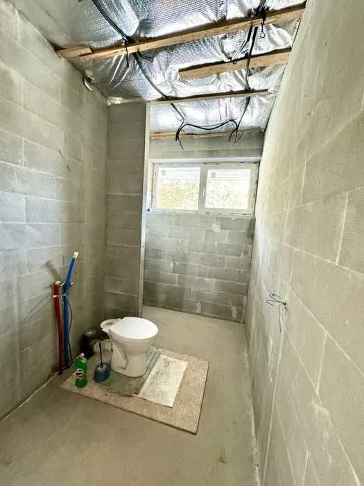 Якісний готовий будинок біля озера ! Велика ділянка 10 соток!