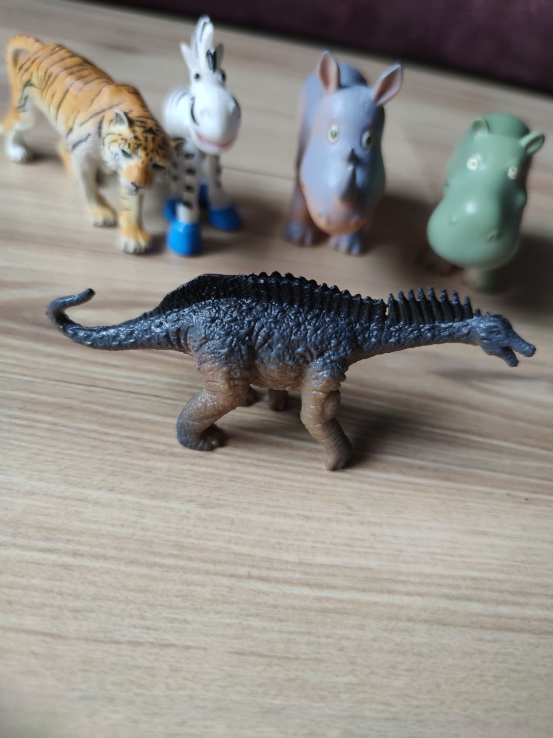 Zwierzęta figurki tygrys dinozaur zebra hipopotam nosorożec