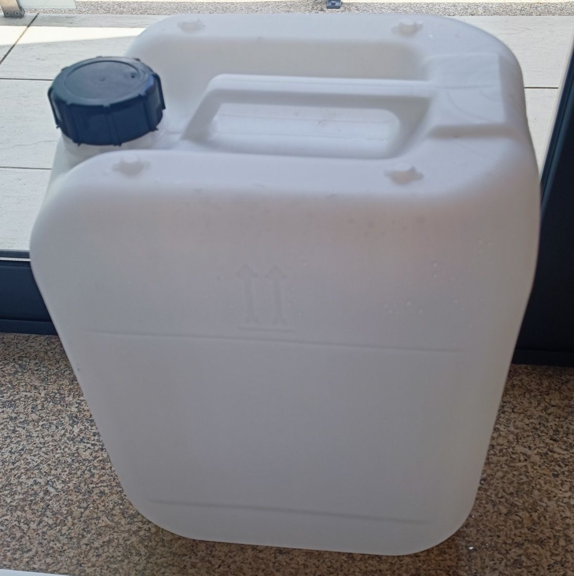 10 Bidons  20L  2€un.