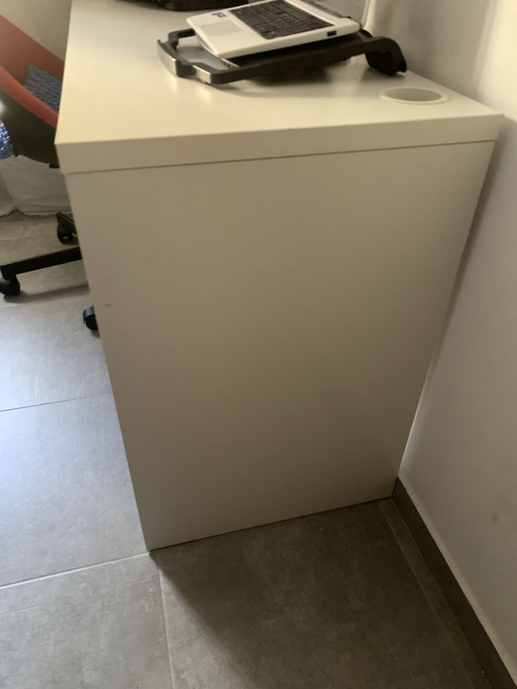 Secretaria ikea (camarinho maquiagen) com cadeiras