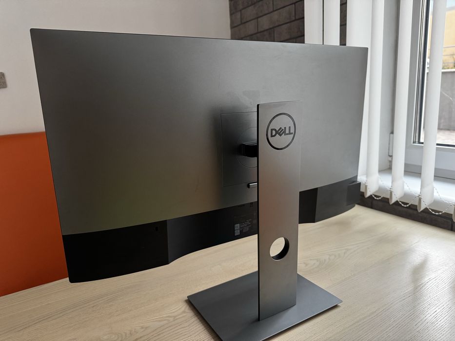 Dell UktraSharp U217D 27” Monitor - ідеальний стан з клробкою.