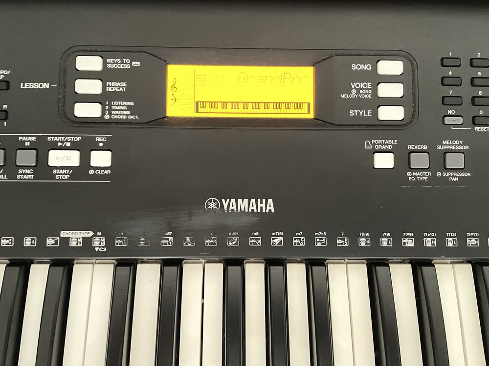 Keyboard Yamaha PSR E363 z statywem