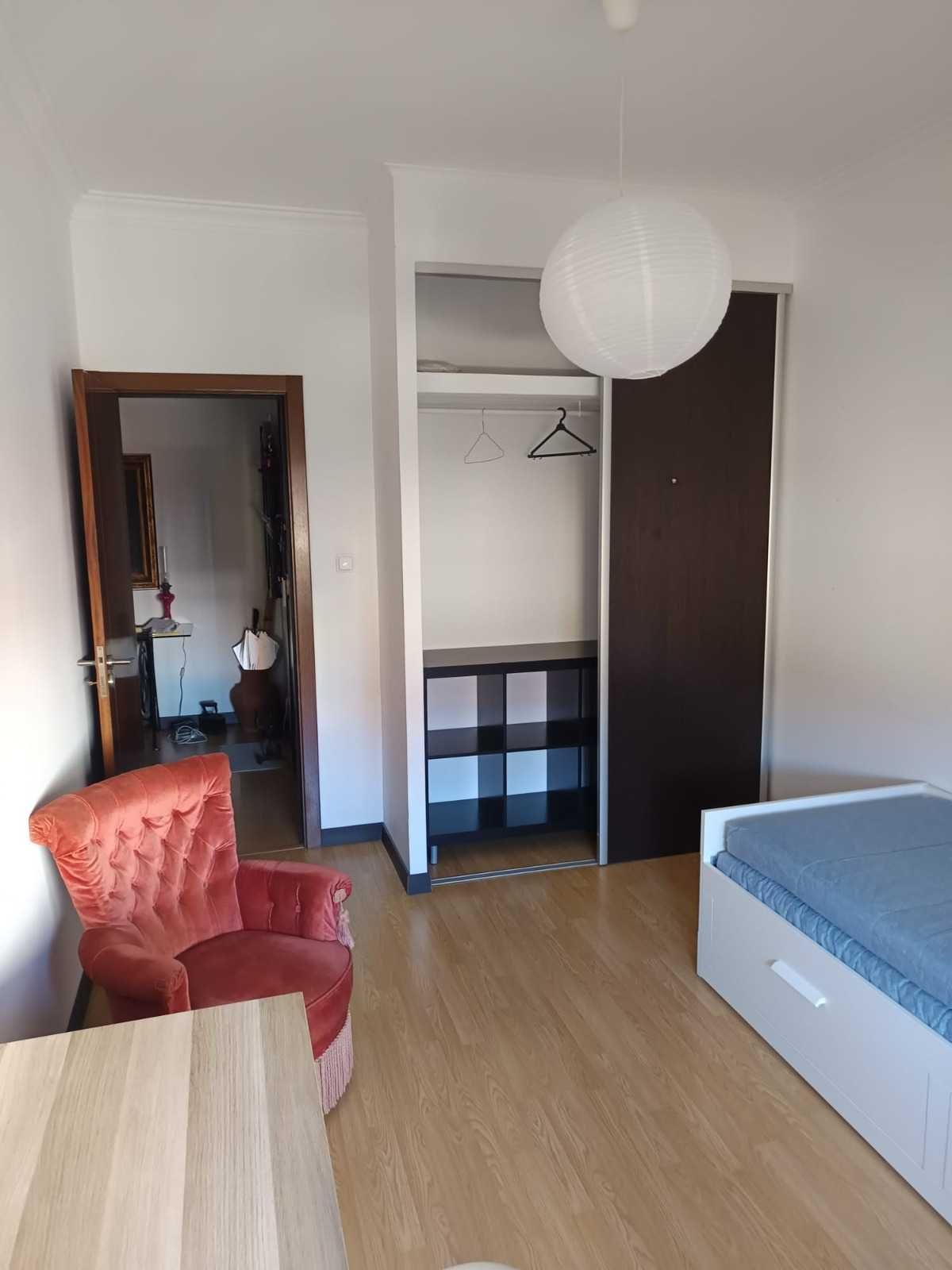 Quarto para arrendar em Almada