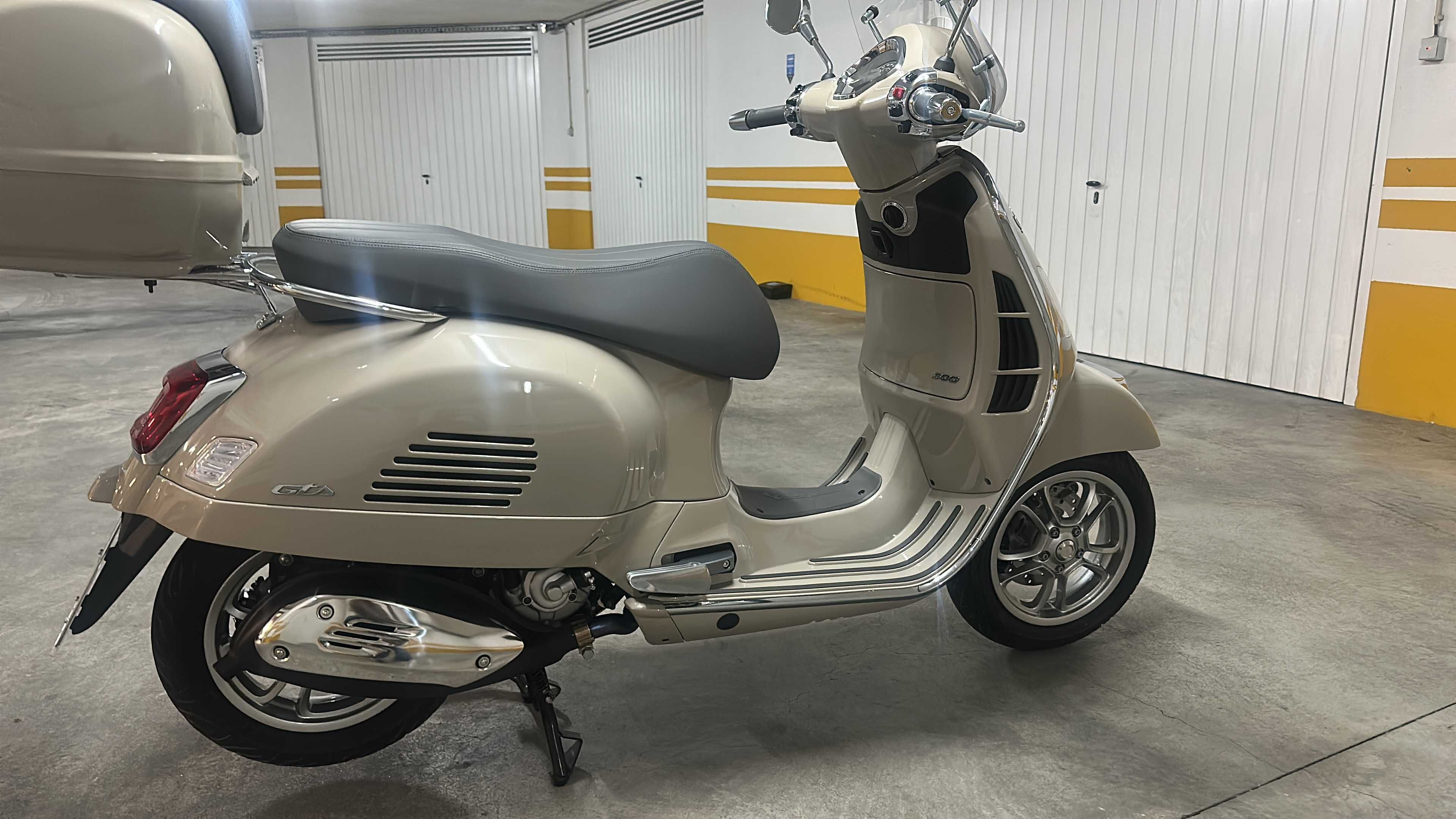 Vendo Vespa GTS 300- Julho 2024