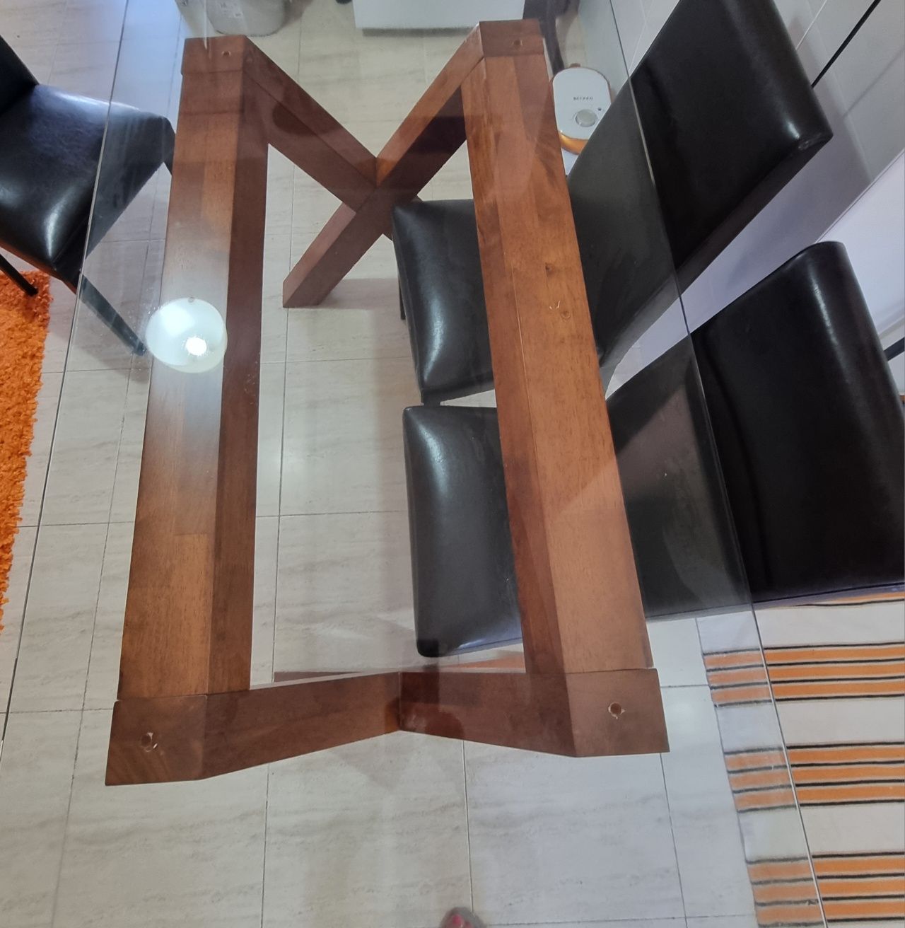 Mesa de sala de jantar, tampo em vidro