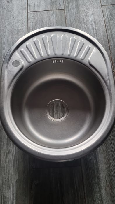 Продам нержавіючу мийку на кухню.