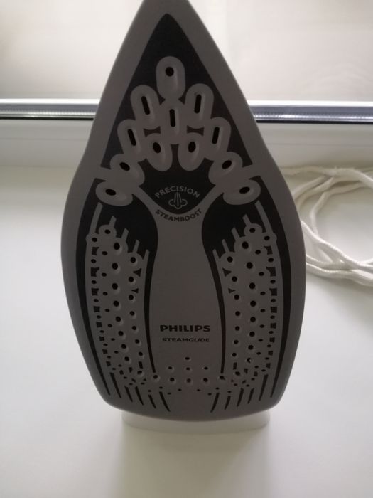 Праска Утюг PHILIPS  GC 4800 series у робочому стані