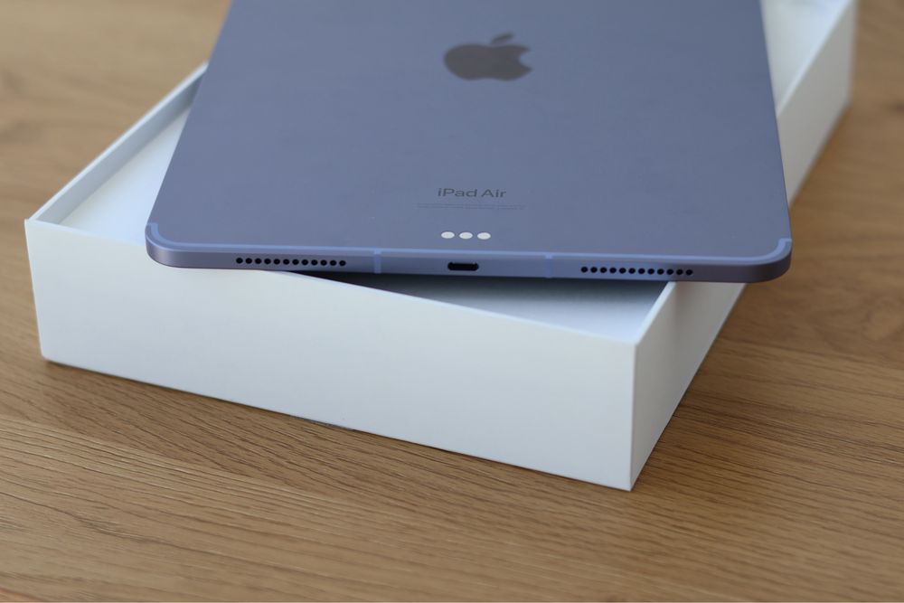 Apple iPad Air 2022 Wi-Fi + 5G 256GB Purple (MMED3) Уцінка