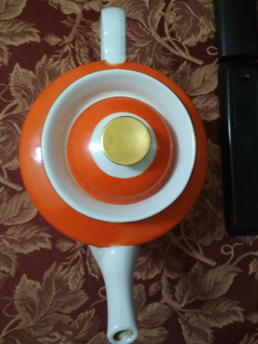 Чайник большой, доливной, 2 л, 250грн.