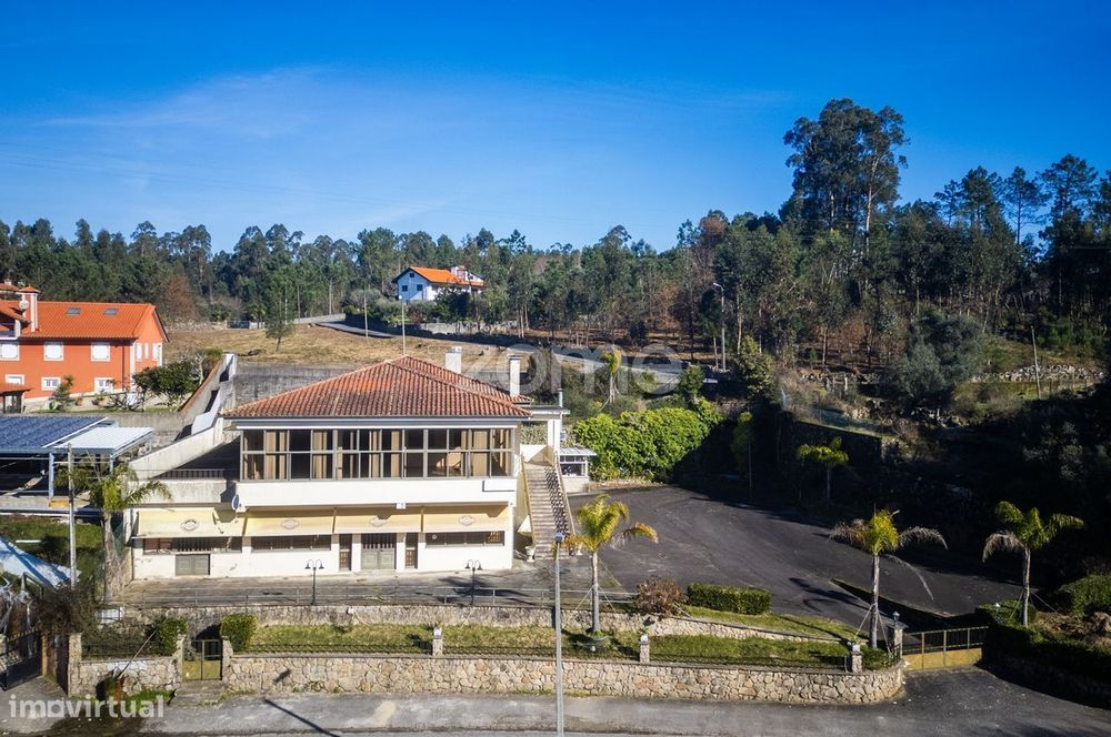 Restaurante com projeto de aprovado para quartos em Panque, Barcelos.