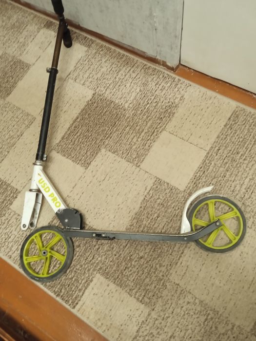Самокат детский на запчасти или под восстановление.