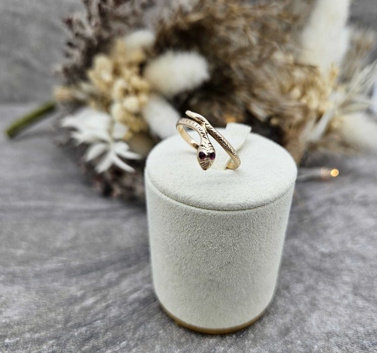 Złoty Pierścionek Żmijka Próba 585 waga: 1,85g Rozmiar 12