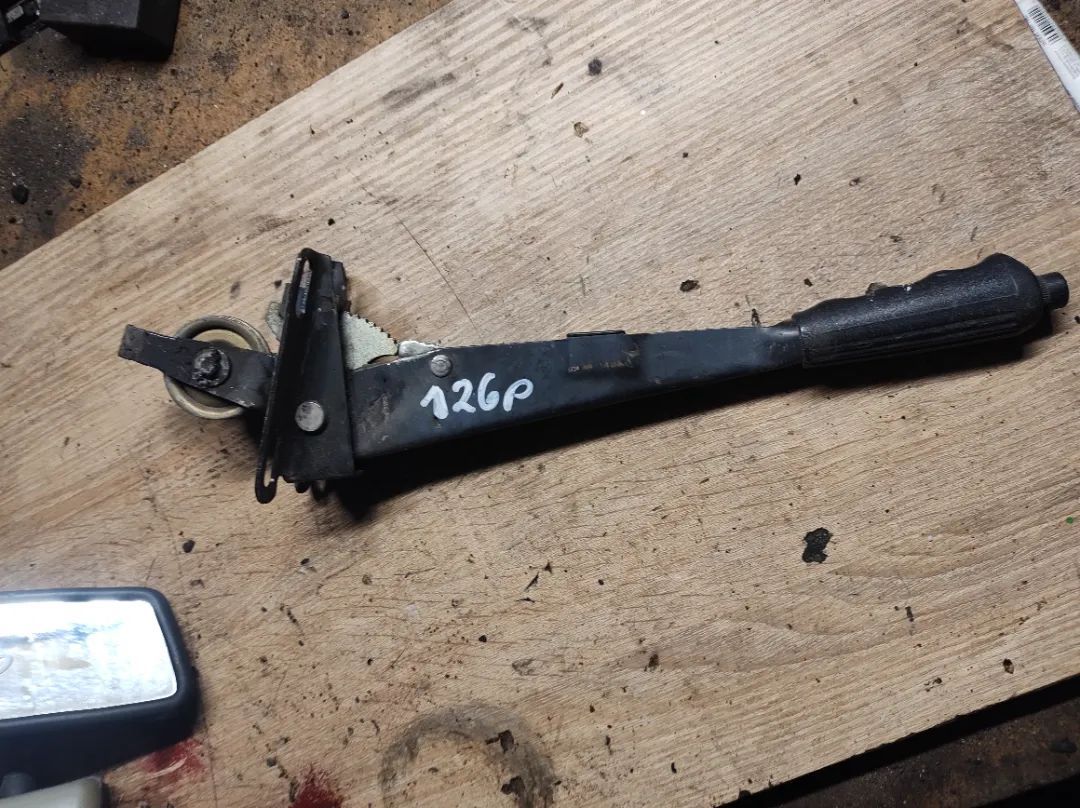 Fiat 126p Maluch  dzwignia hamulca ręcznego