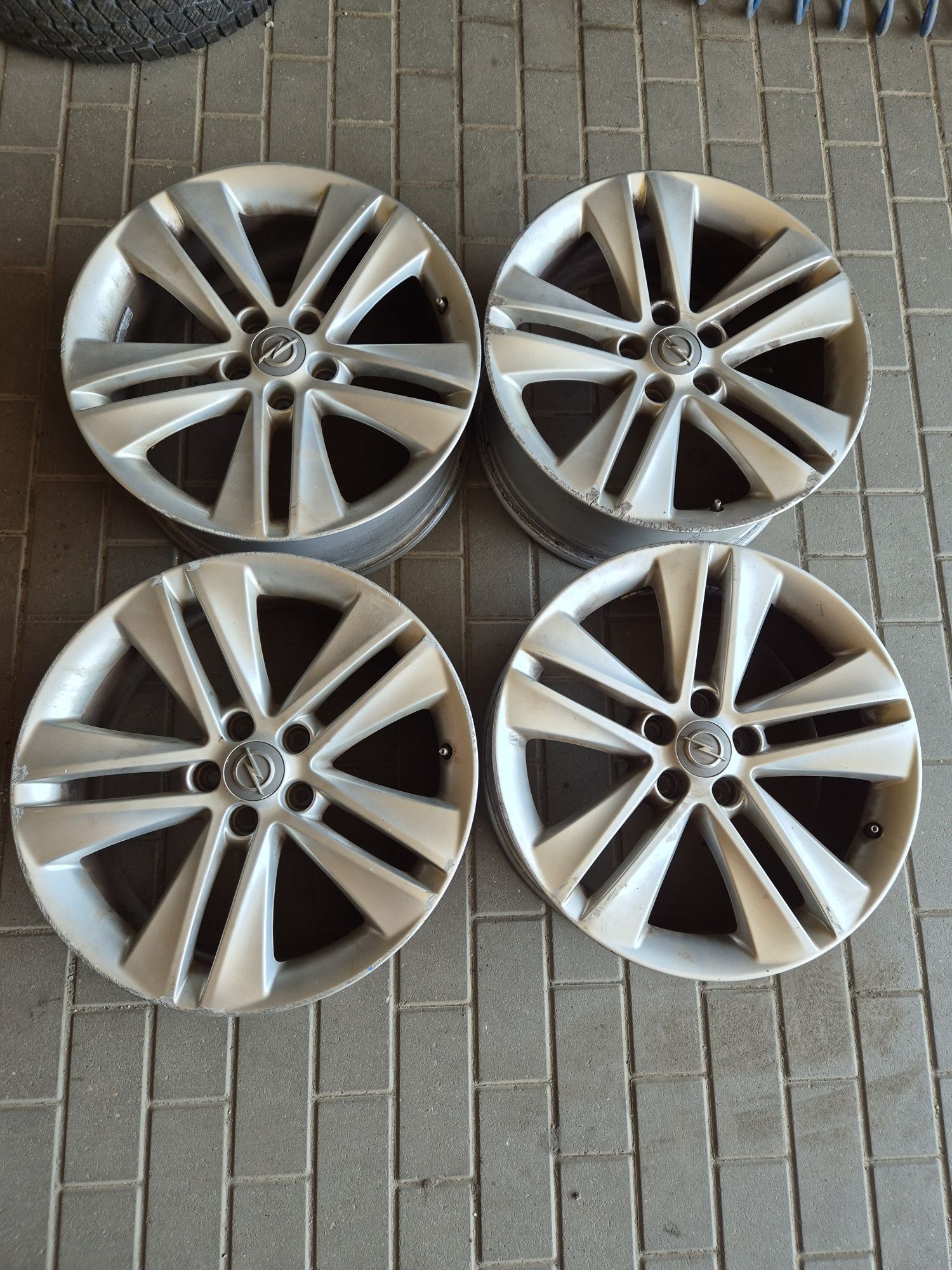 Alufelgi felgi Opel Astra Zafira 18" 5x110 Komplet