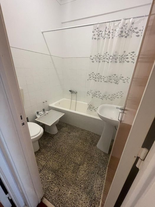 Quarto Casal Benfica sem caução c Varanda