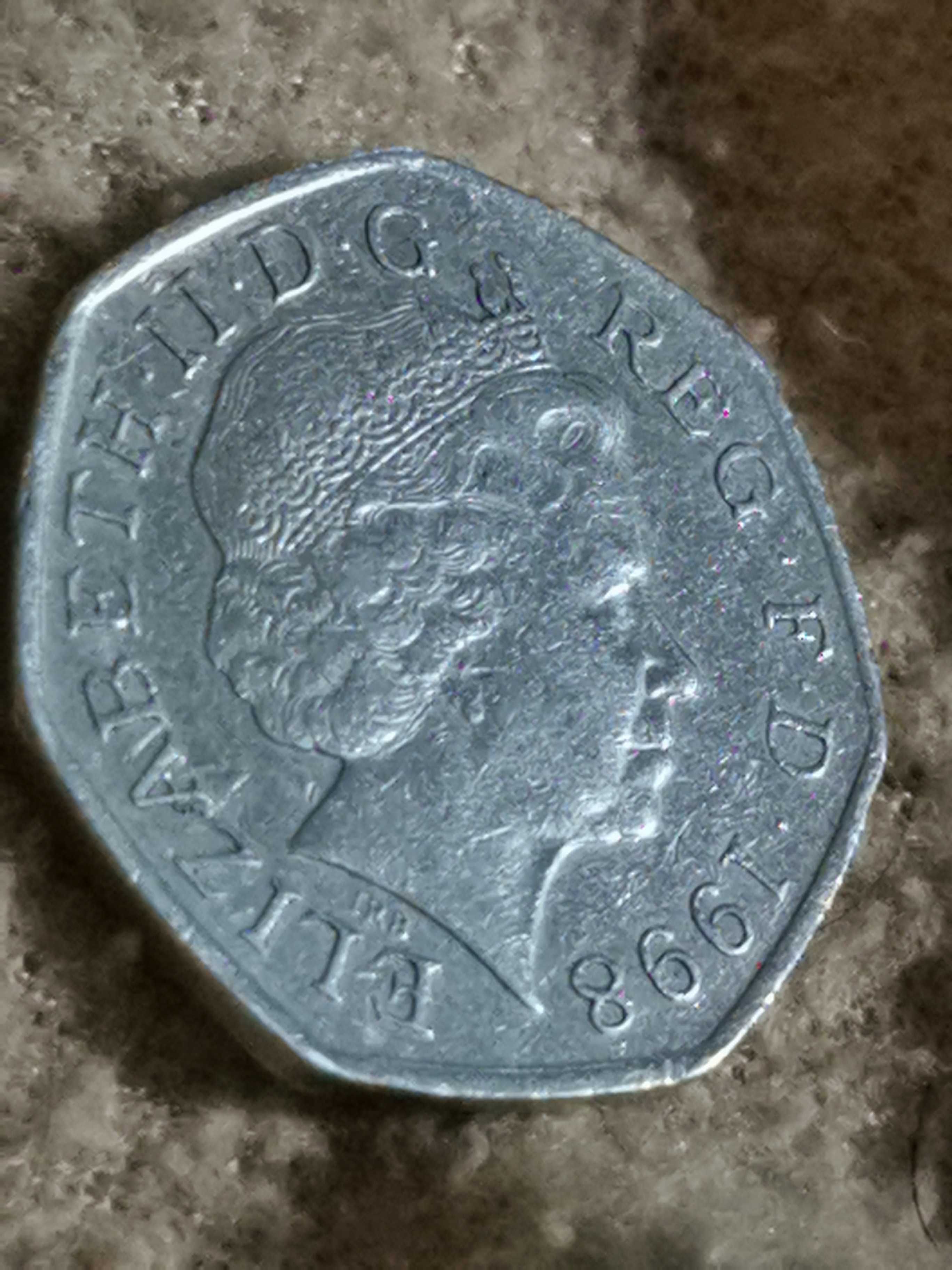 moeda Fifty pence