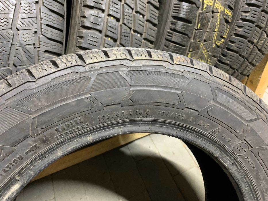 Зимова пара 195/65R16C Continental VanContactWinter 9.5мм