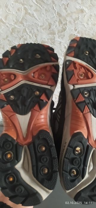 Жіночі кросівки asics 37р.Оригінал.