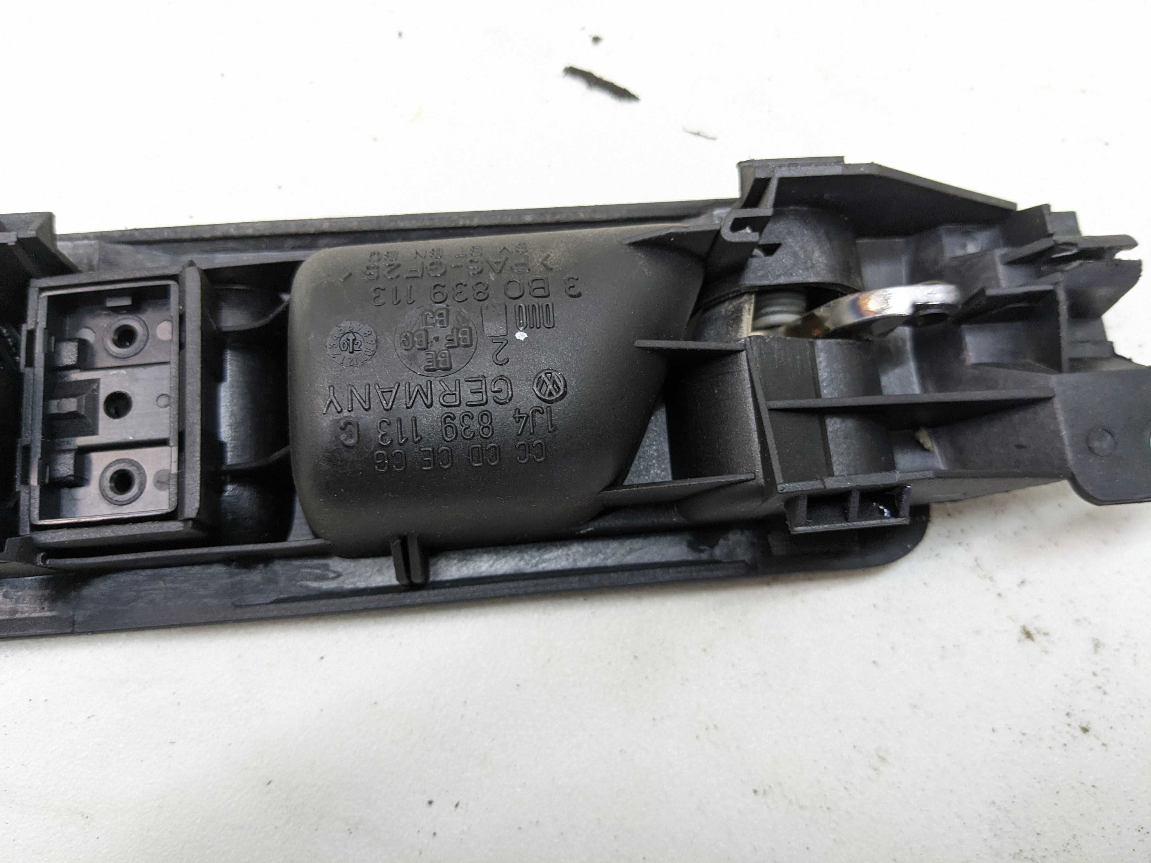 VW Passat B5 Golf IV Klamka Wewnętrzna Lewy Tył Lewa Tylna