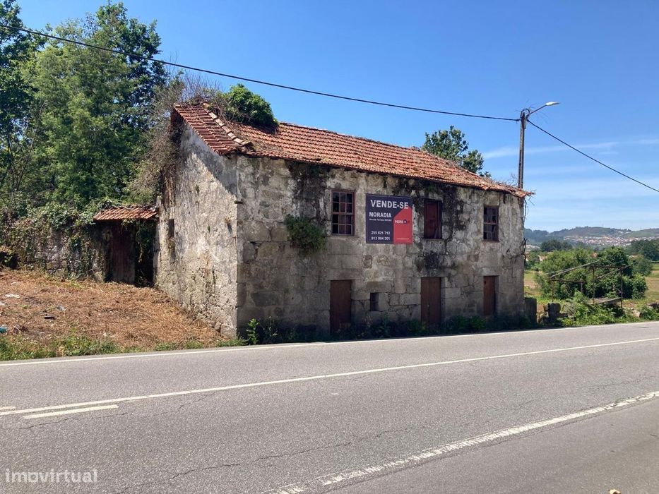 Moradia V2 P/ Recuperar Lodares Lousada Baixa de Preço