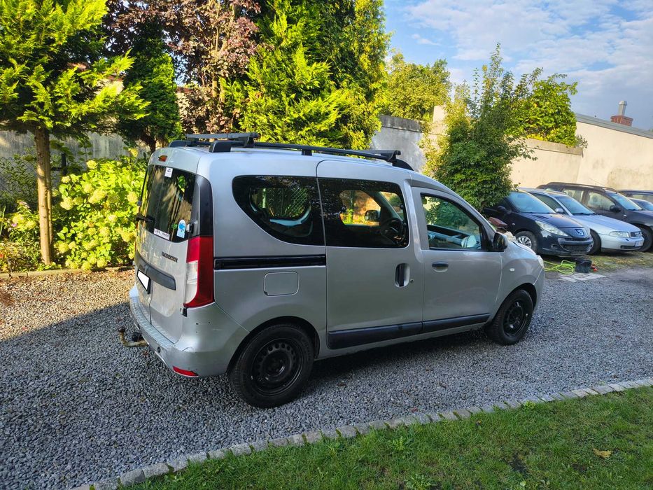 * * * Dacia Dokker * 1.5 DIESEL * 5-osobowy *  2012r * * *