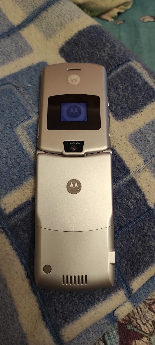 Продам Motorola RAZR V3