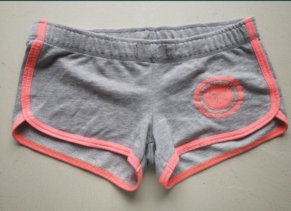Sportowe krótkie damskie spodenki M/L cache cache