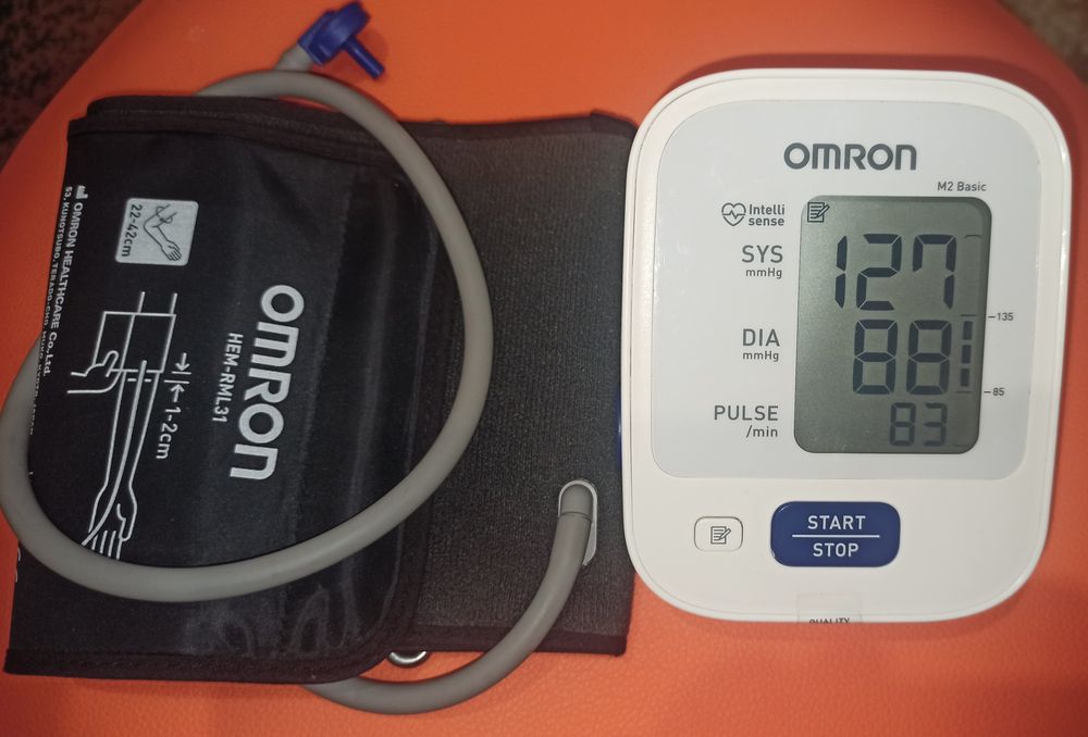 Тонометр автоматичний Omron M2 Basic віялова манжета, 22-42 см