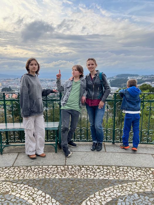 Babysitter com experiência – Disponível