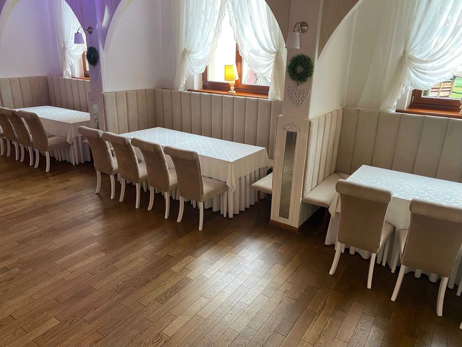 Sofy , kanapy , loże tapicerowane restauracyjne