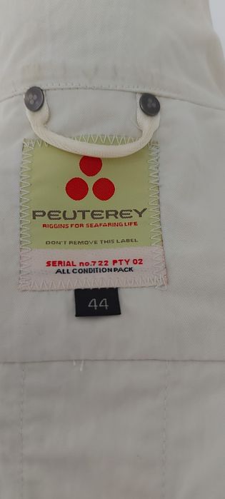 Kurtka damska marki Peuterey.