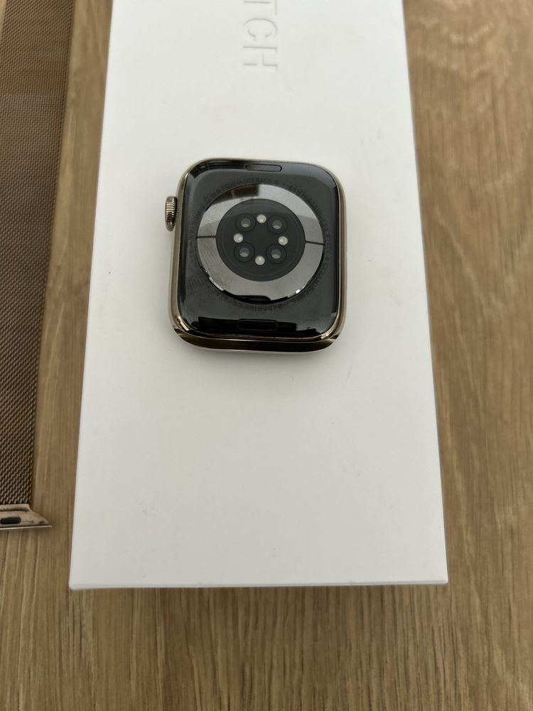 Apple Watch Gold stainiess Steel Case 44mm  cellular