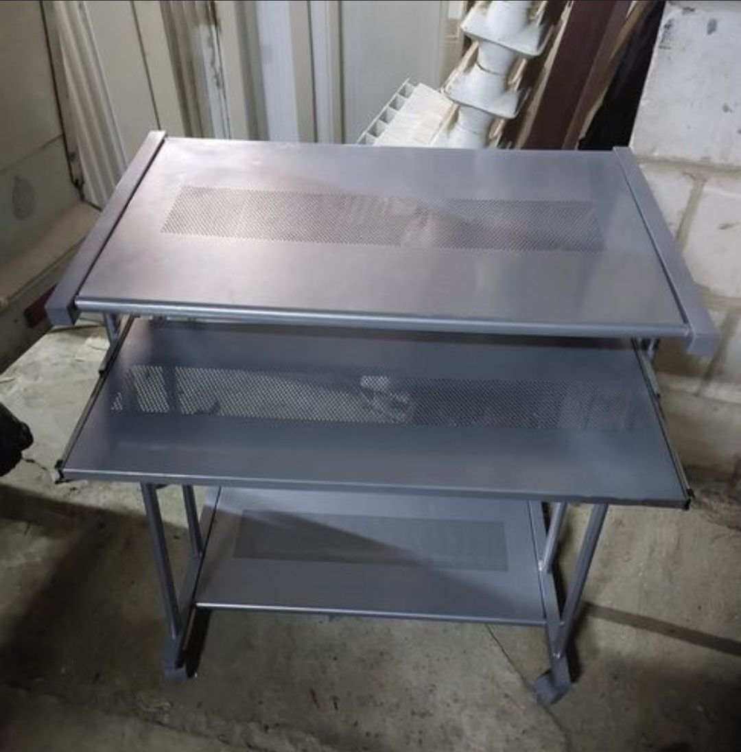 Biurko metalowe o rozmiarze 70x45, stabline. Mamy też inne biurka.