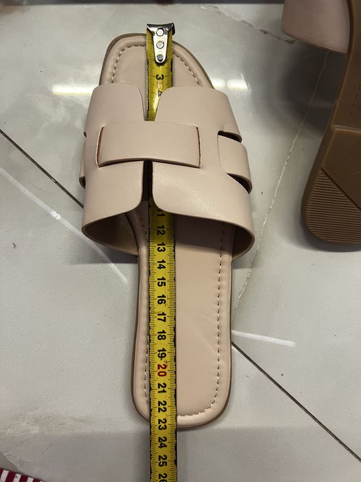 Молочні шльопанці 35р