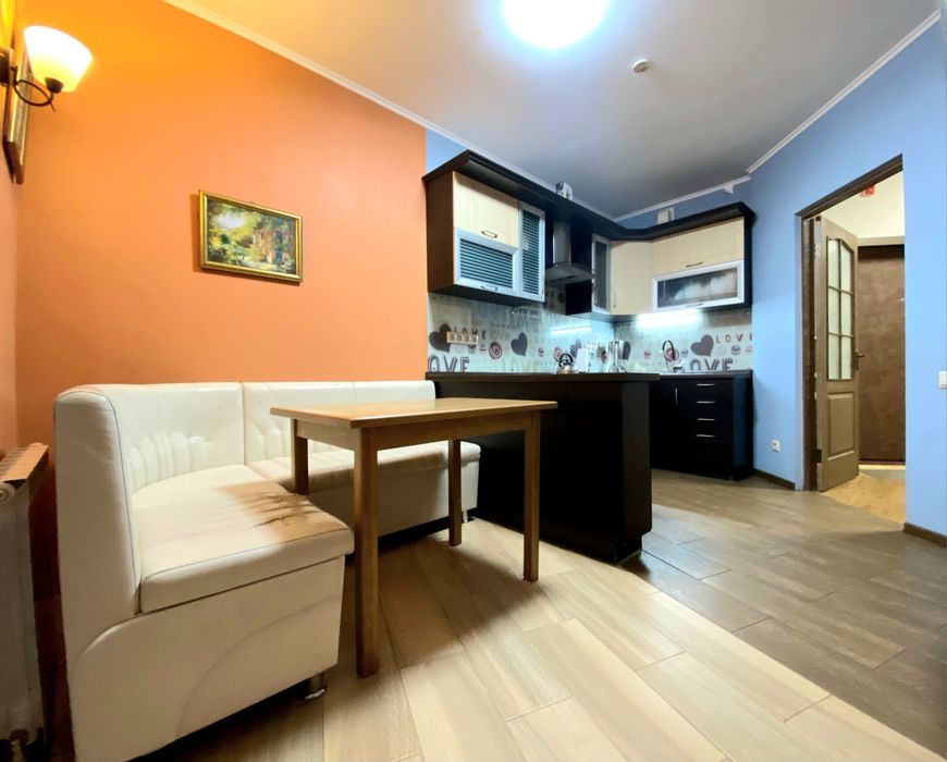 Науки 80а, 3 кімнатна роздільна, монолітний будинок