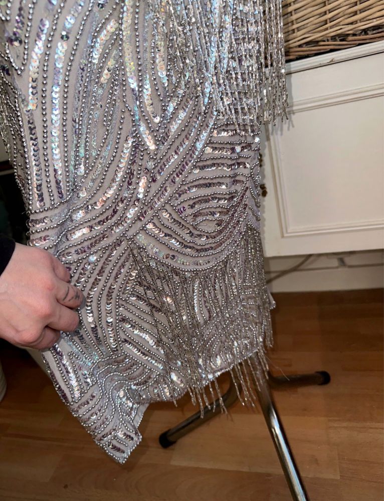 Srebrna cekinowa sukienka midi midaxi frędzle 46 3 xl 44 xxl asos luxe